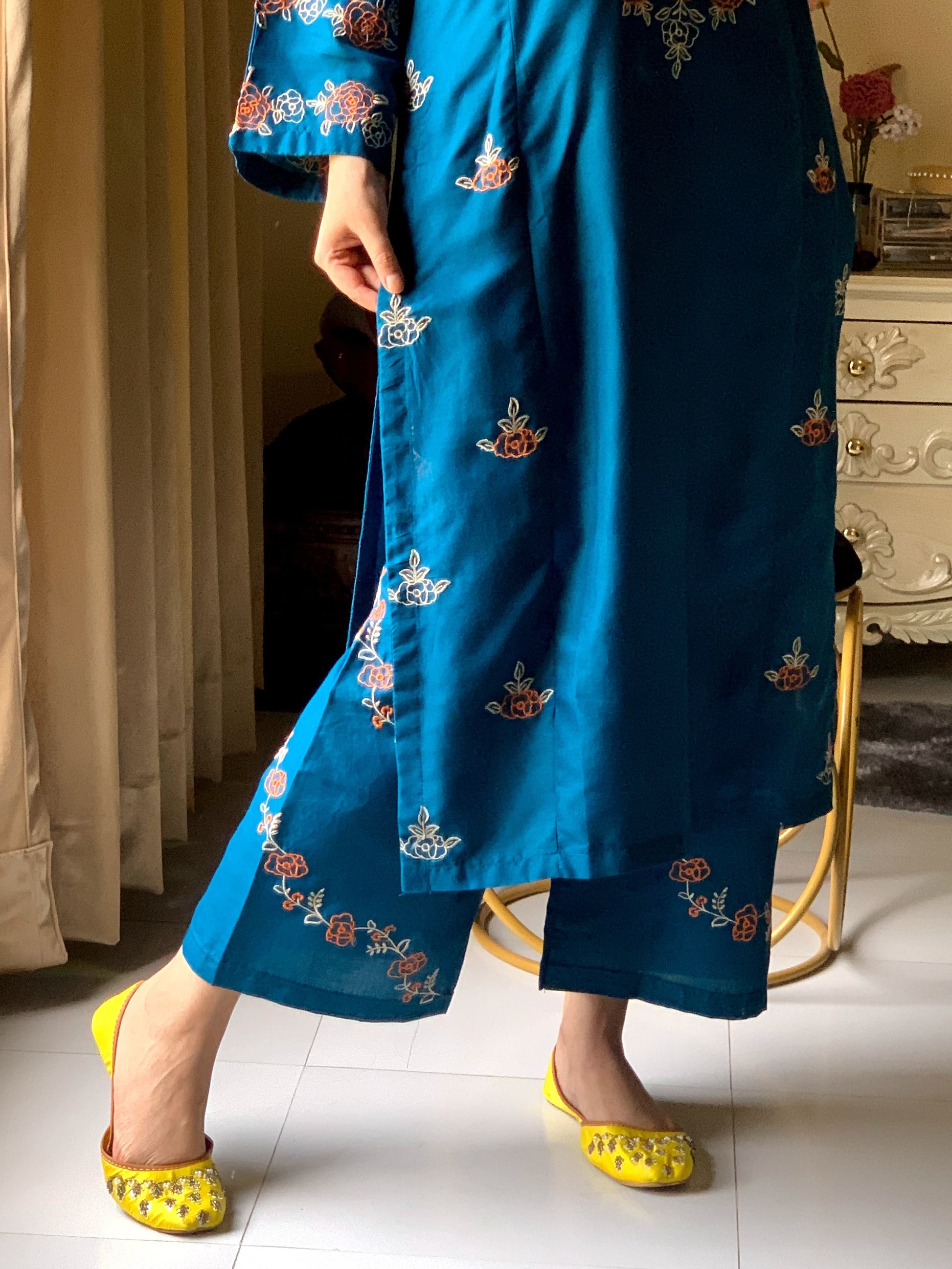 ZOYA Embroidered 2 pc set